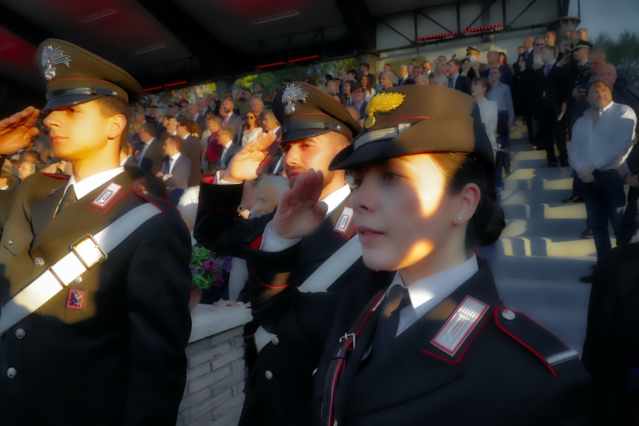 Uno scatto significativo alla Festa dell'Arma dei Carabinieri 